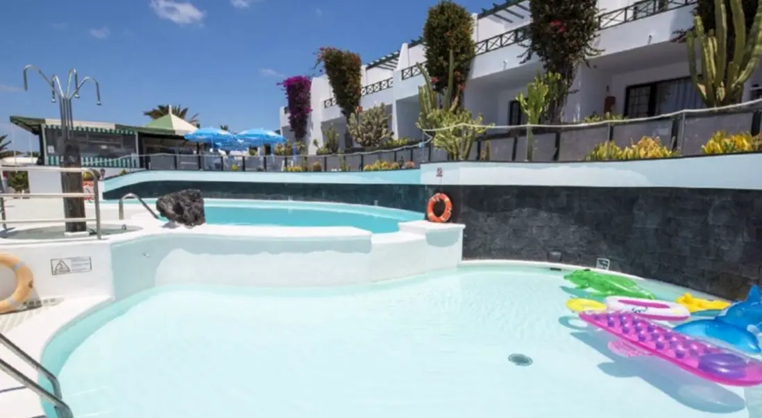 Basen w hotelu Appartements Morana