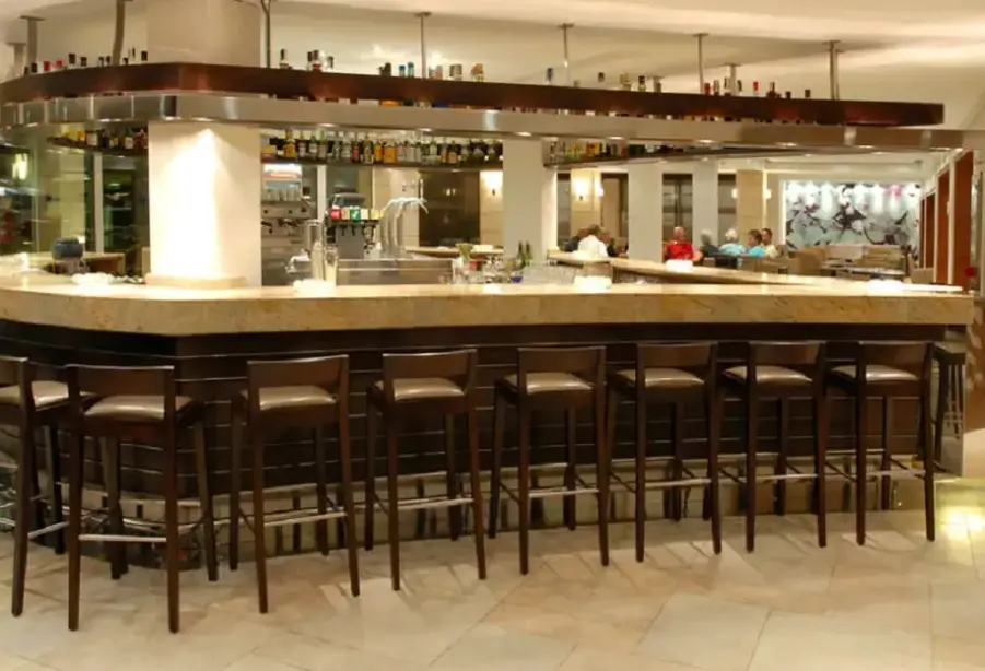 Restauracja i jedzenie w hotelu Beach Club Font de Sa Cala