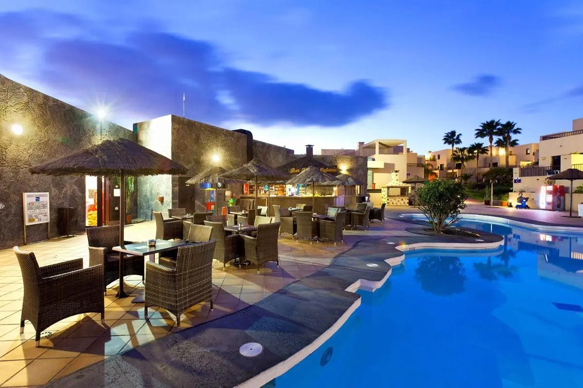 Basen w hotelu Blue Sea Costa Teguise Gardens