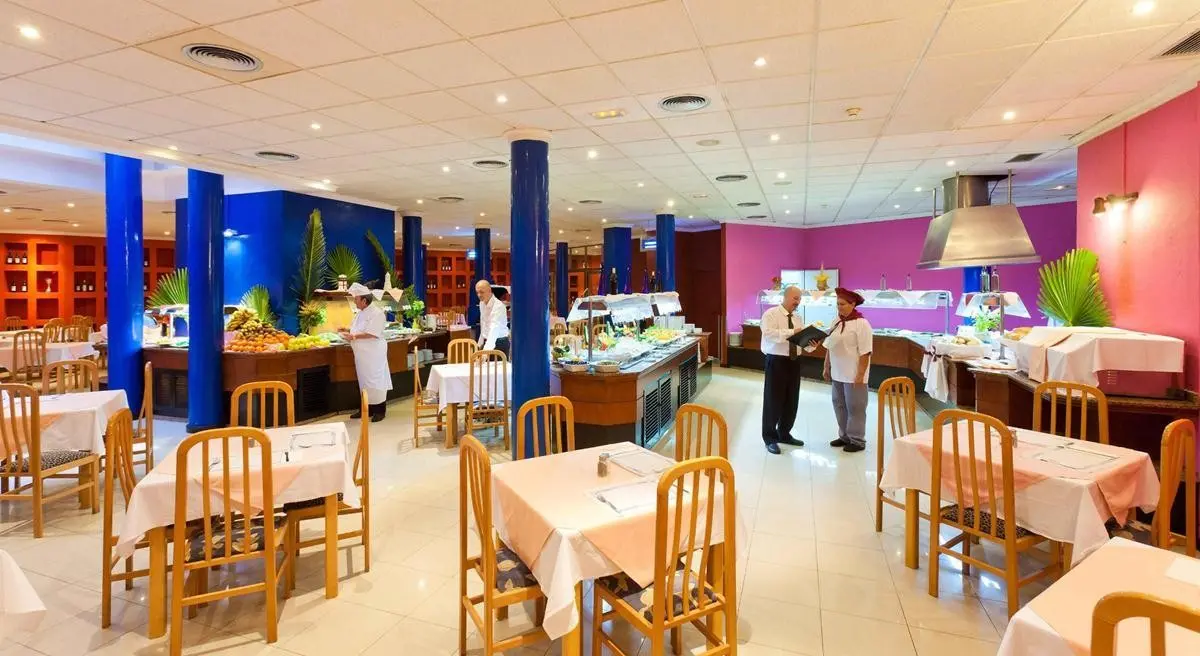 Restauracja i jedzenie w hotelu Blue Sea Costa Teguise Gardens