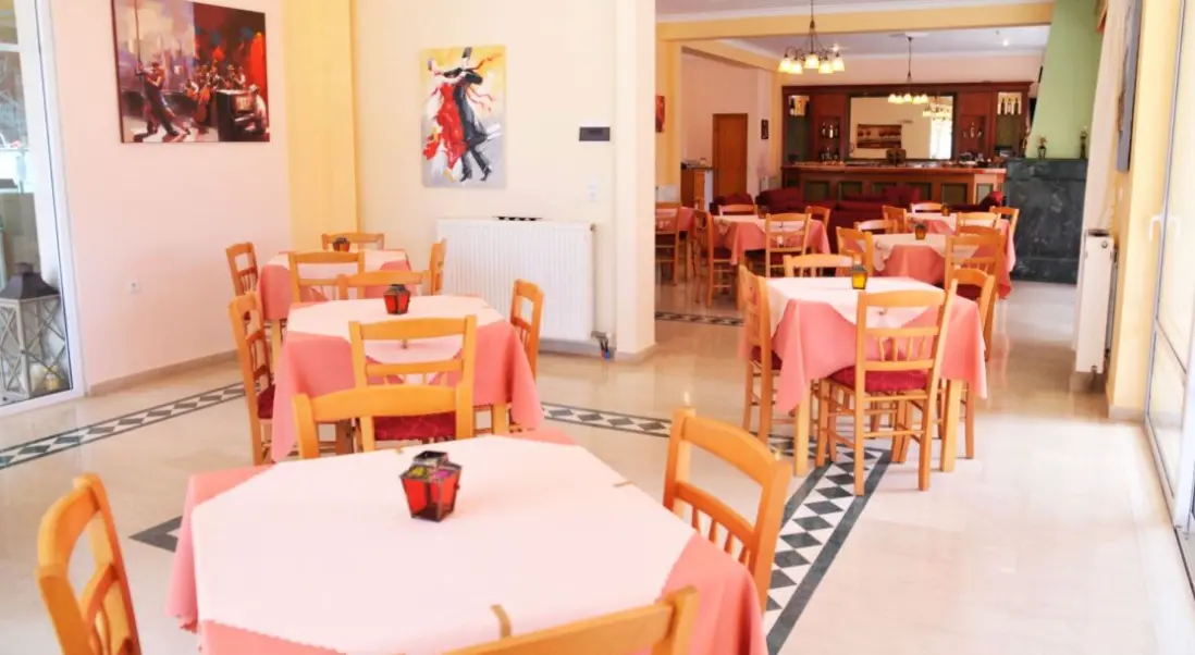 Restauracja i jedzenie w hotelu Brati Beach