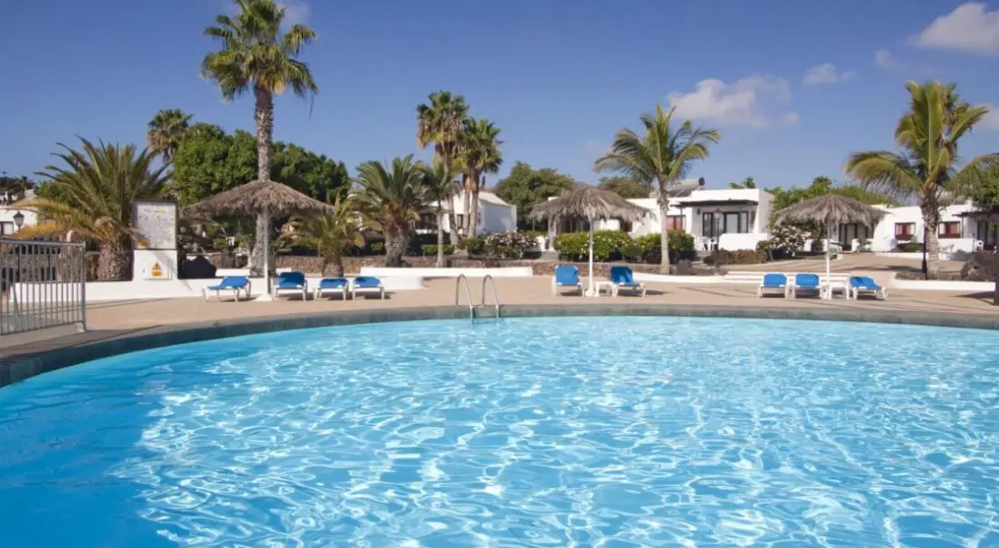 Basen w hotelu Bungalows Playa Limones