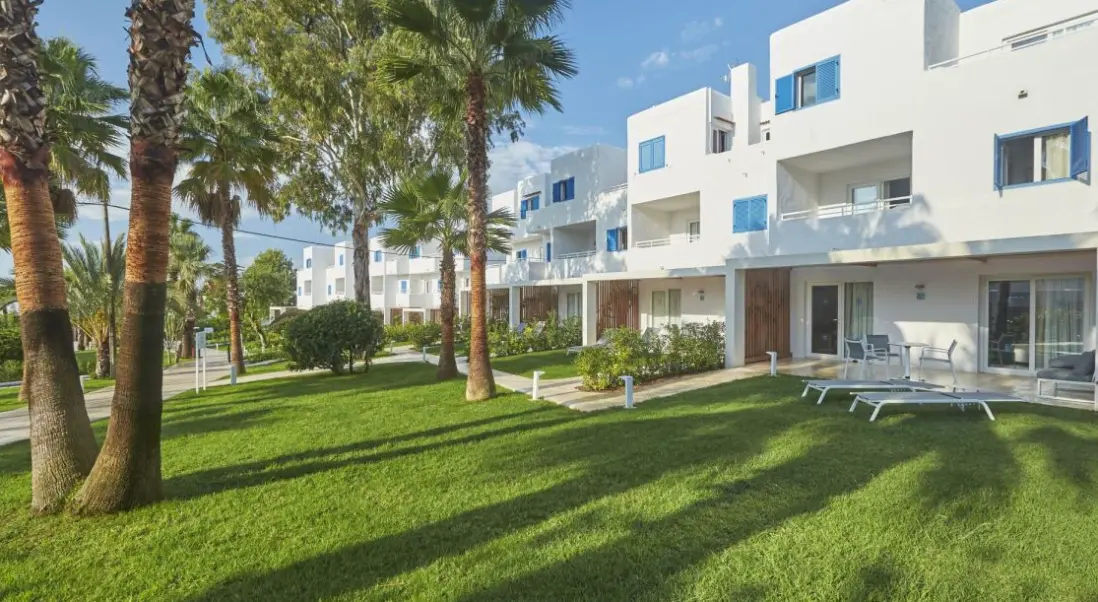 Obiekt hotelu Cala Llenya Resort Ibiza