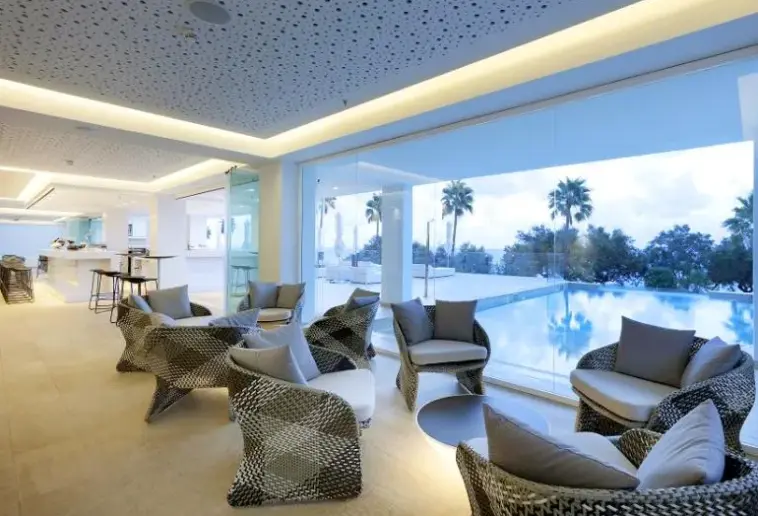 Lobby hotelu Caleia Talayot Spa Hotel