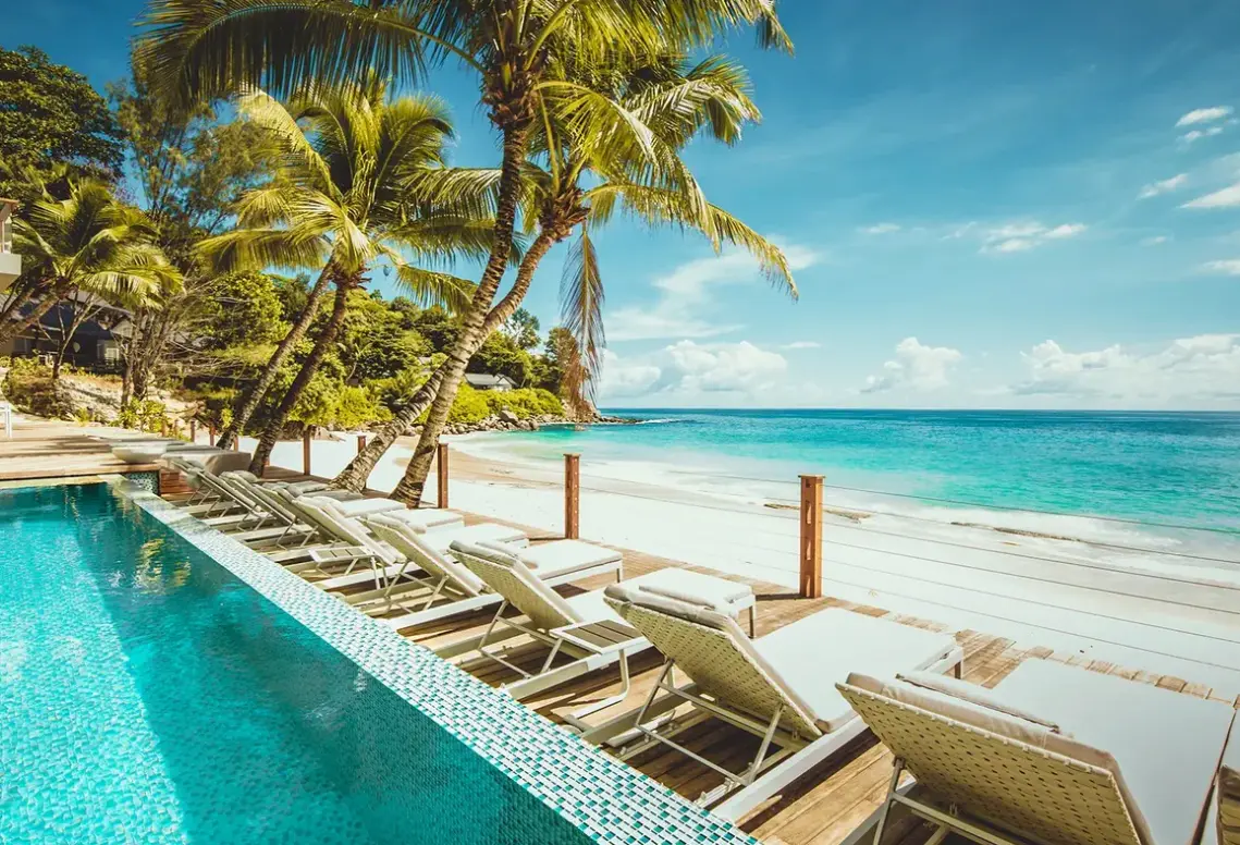 Basen w hotelu Carana Beach Hotel
