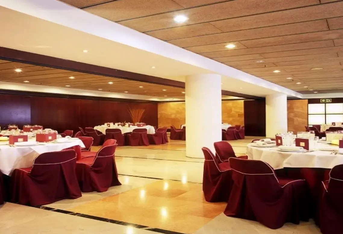 Restauracja i jedzenie w hotelu Catalonia Sabadell