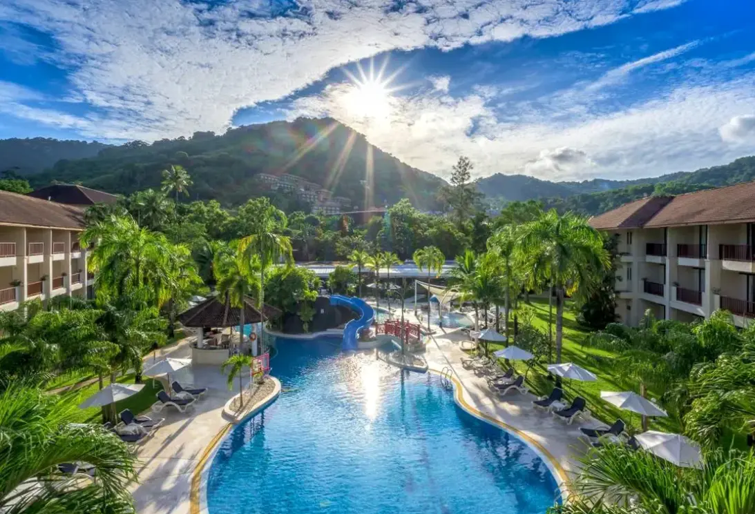 Basen w hotelu Centara Karon Resort Phuket