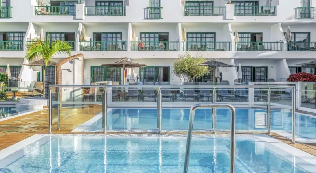Basen w hotelu Club Del Carmen