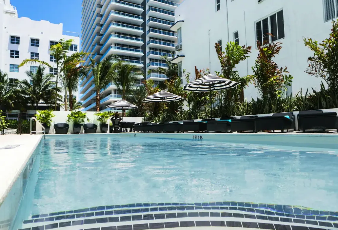 Basen w hotelu Croydon Miami Beach