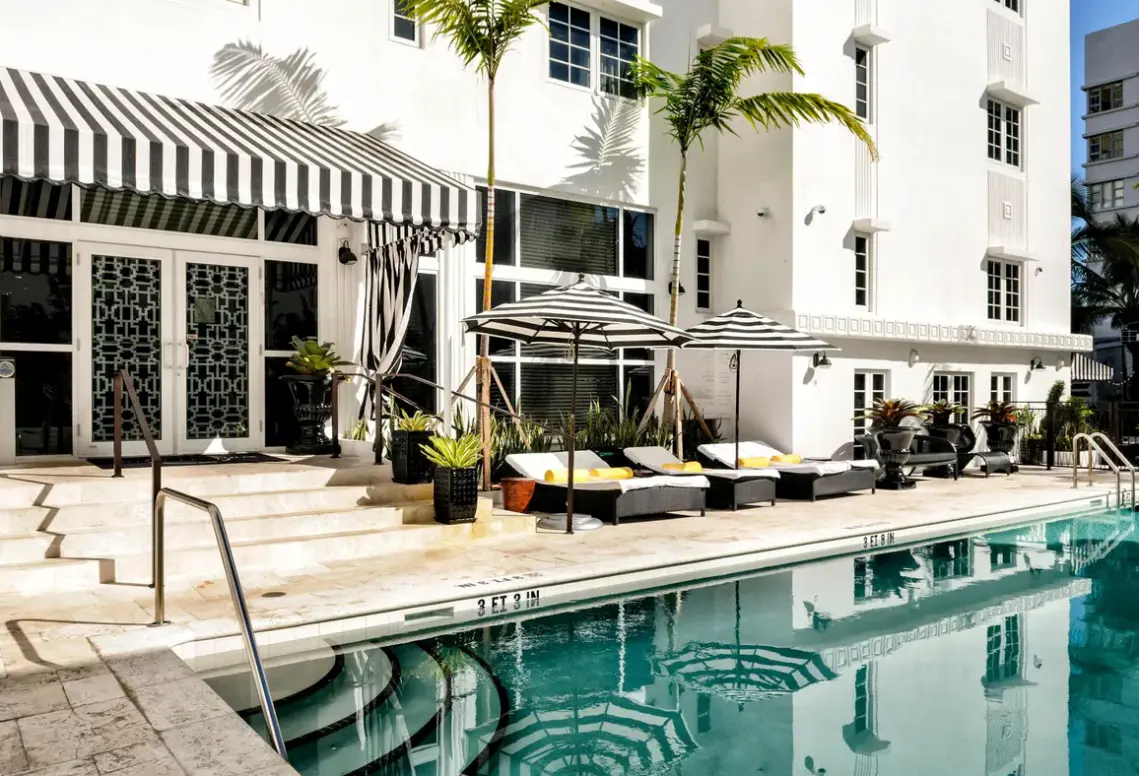 Basen w hotelu Croydon Miami Beach