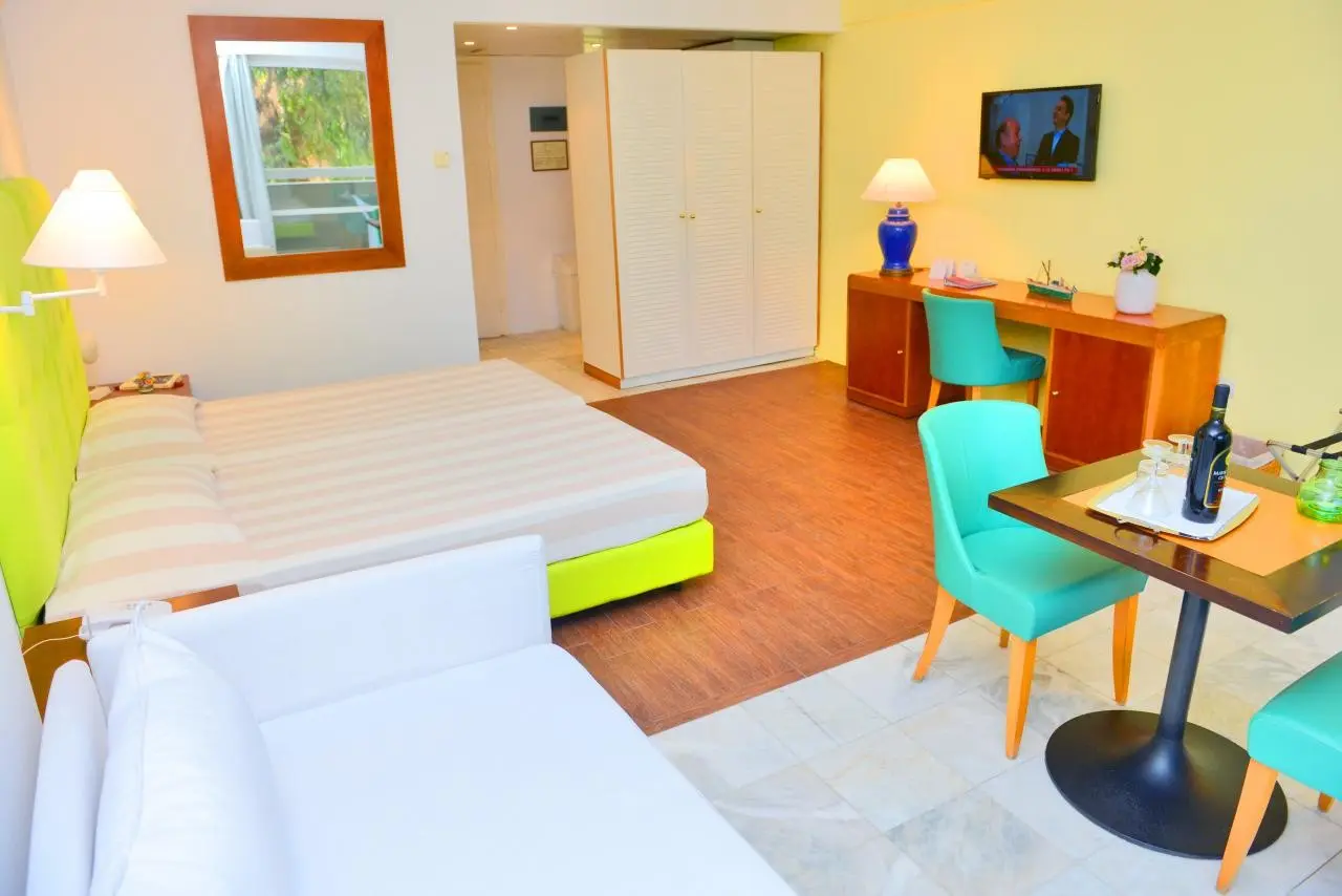 Dionysos — DIONYSOS