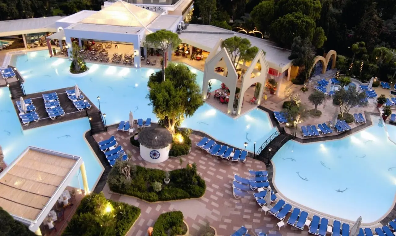 Dionysos — DIONYSOS