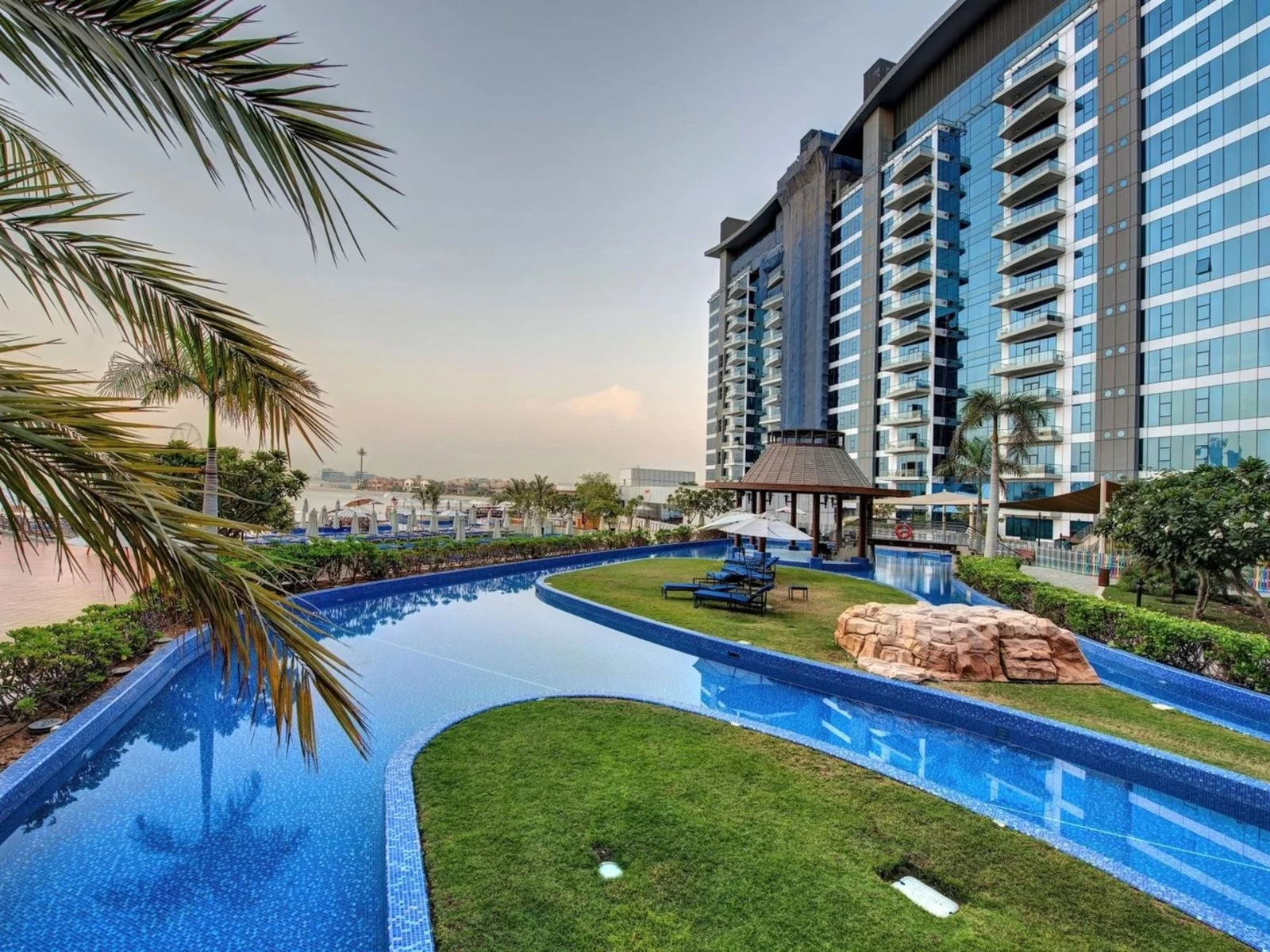 Hotel Dukes The Palm, a Royal Hideaway