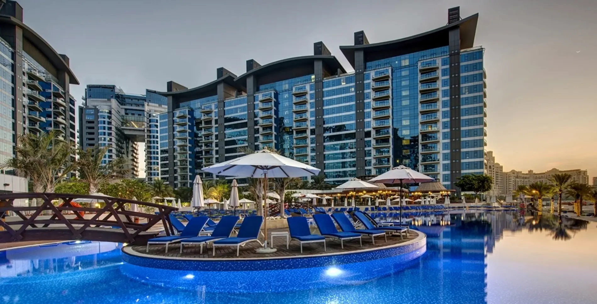 Basen w hotelu Dukes The Palm, a Royal Hideaway