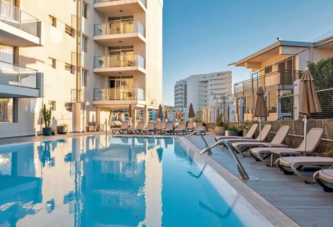 Basen w hotelu El Palmar