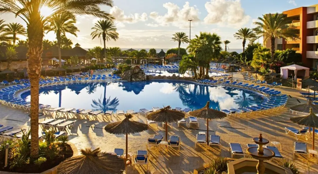 Basen w hotelu Elba Carlota Beach