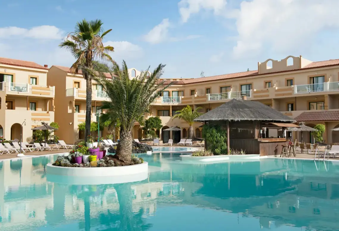 Basen w hotelu Elba Lucia Sport Suite Hotel