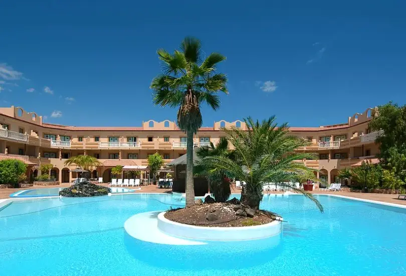 Basen w hotelu Elba Lucia Sport Suite Hotel