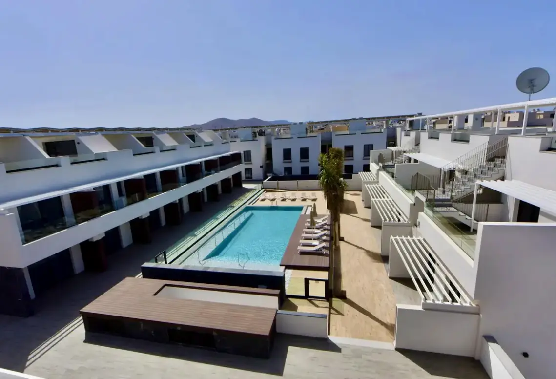 Basen w hotelu Esmeralda Cotillo Homes by Livvo