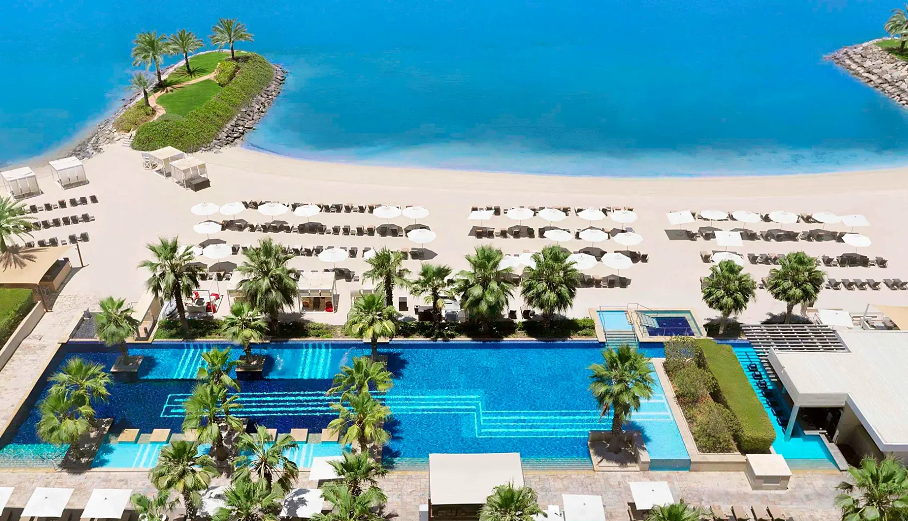 Basen w hotelu Fairmont Bab Al Bahr