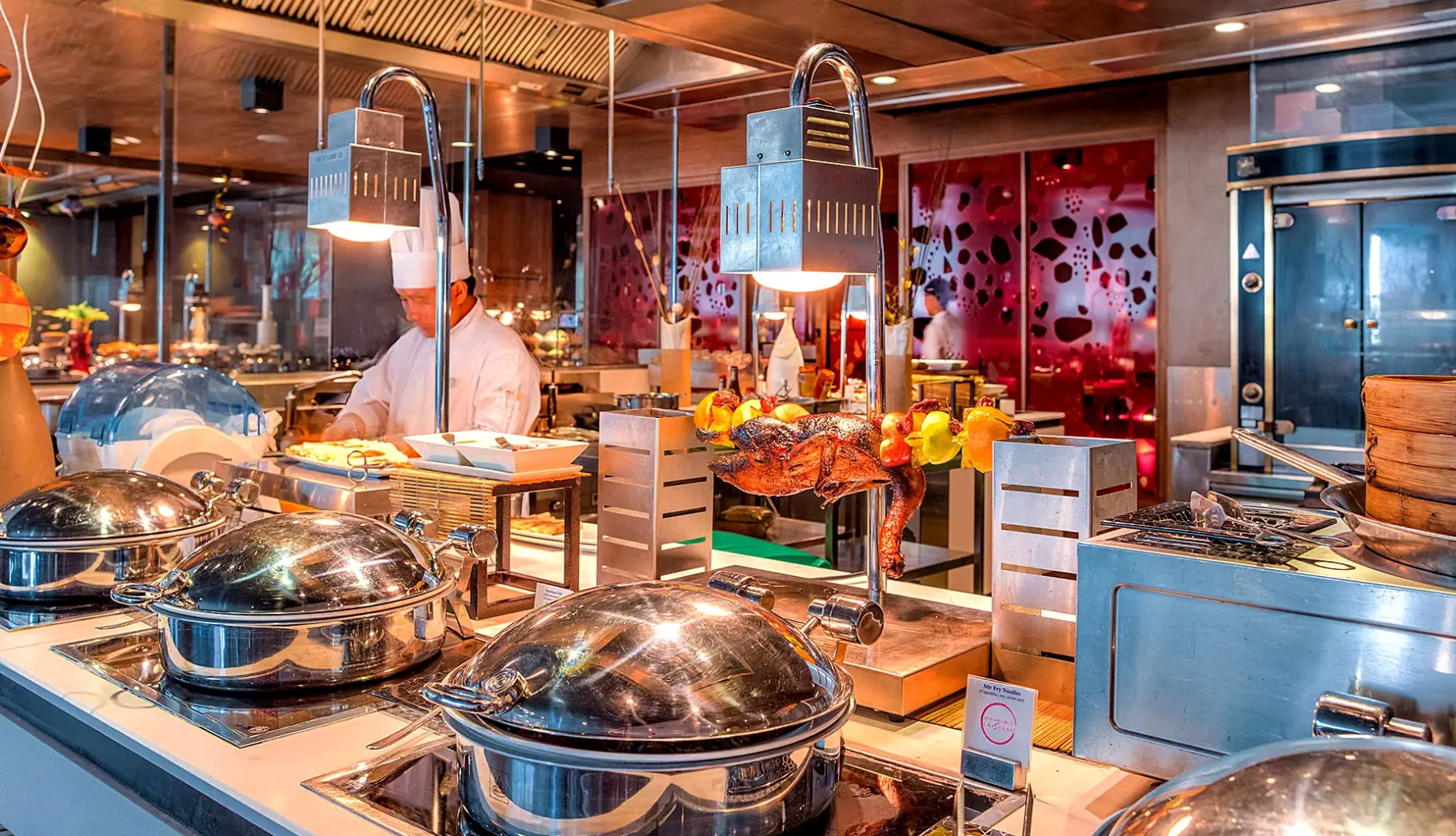Restauracja i jedzenie w hotelu Fairmont Bab Al Bahr