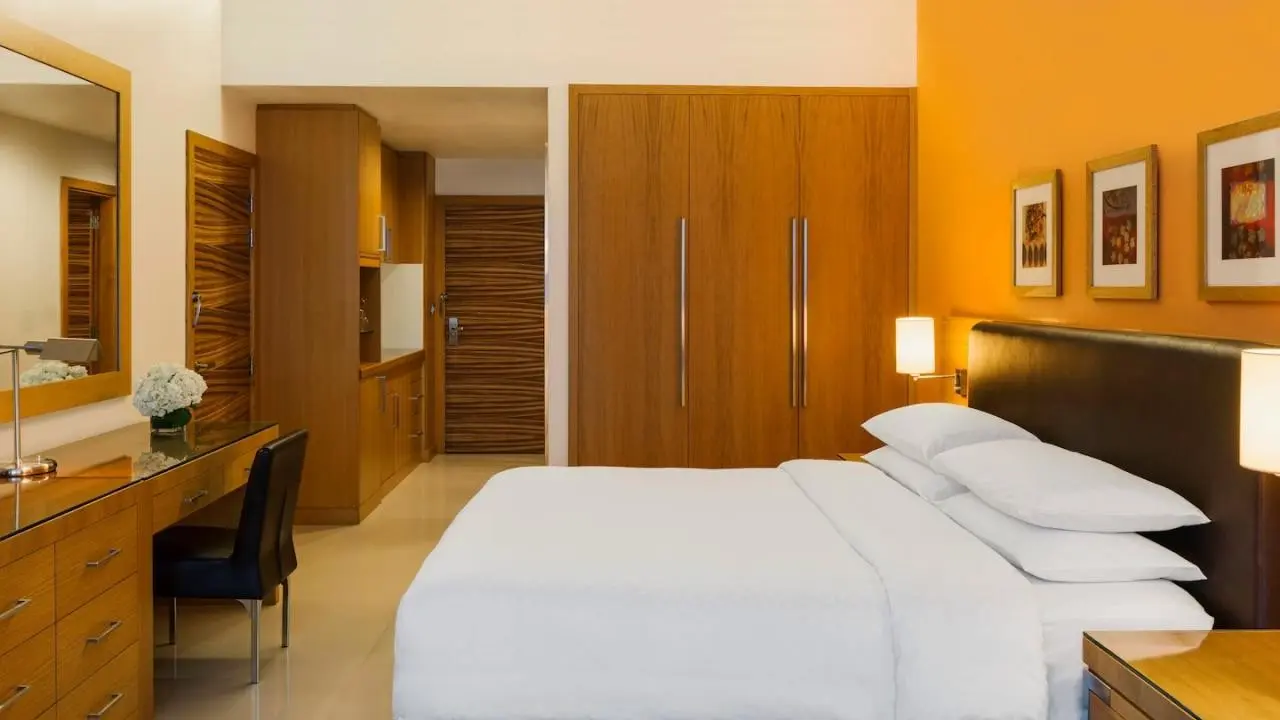 Four Points by Sheraton Bur Dubai — FOUR POINTS BY SHERATON BUR DUBAI