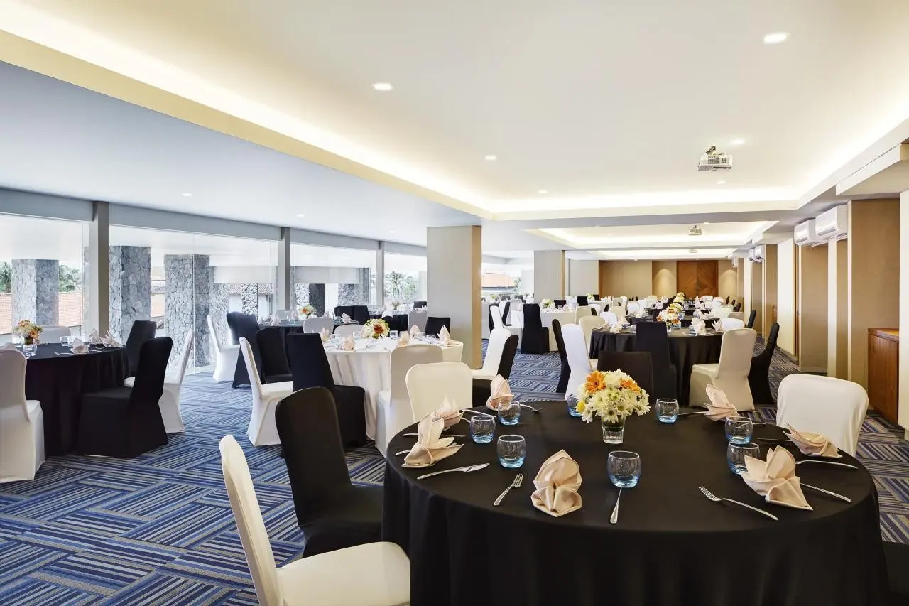 Four Points by Sheraton Bur Dubai — FOUR POINTS BY SHERATON
