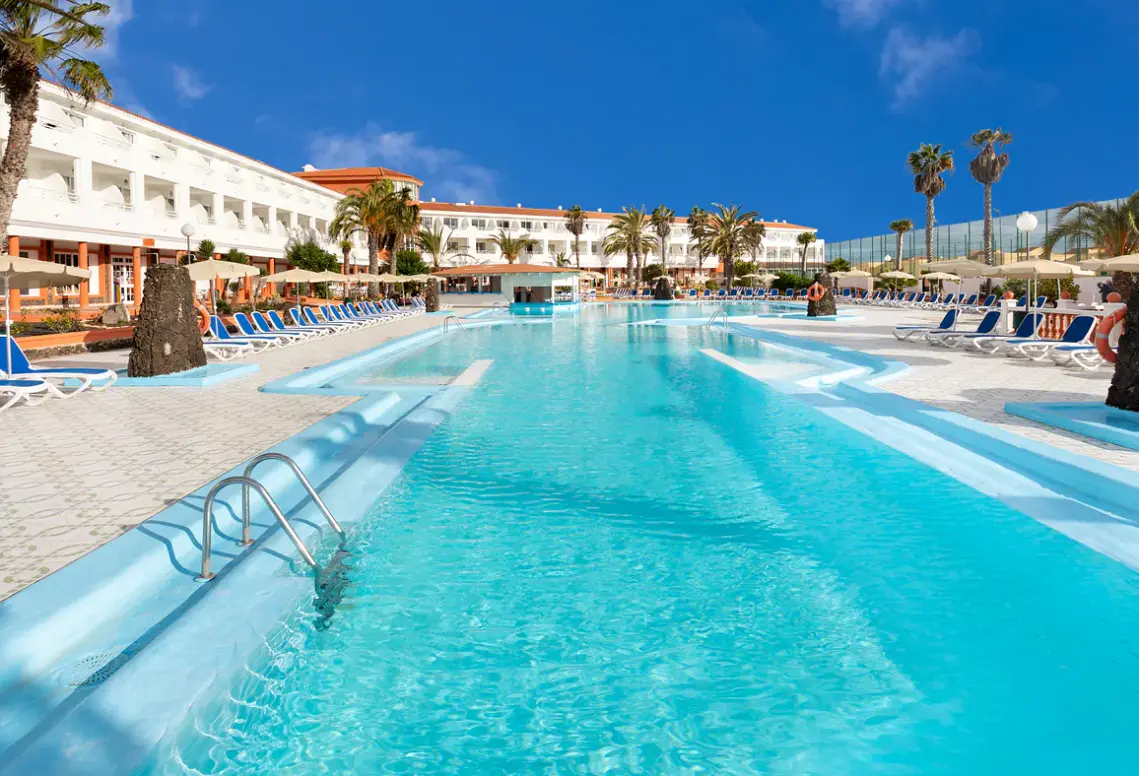 Basen w hotelu Globales Costa Tropical