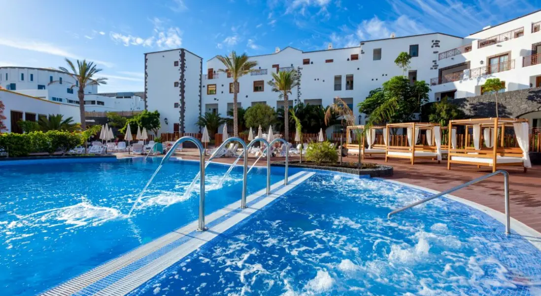 Basen w hotelu Gran Castillo Tagoro Family & Fun