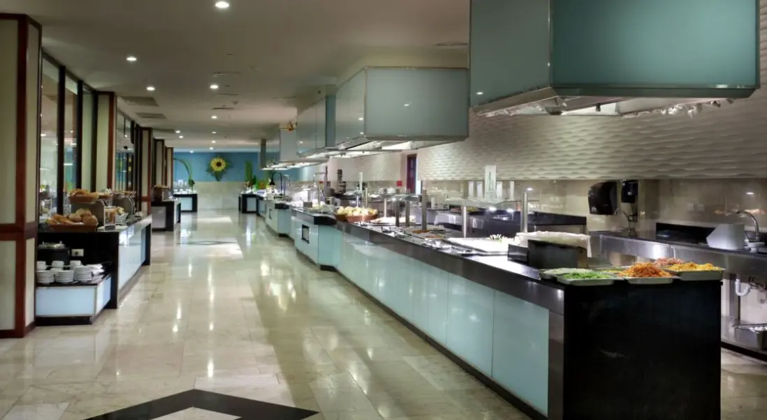 Restauracja i jedzenie w hotelu Grand Palladium Select Bávaro