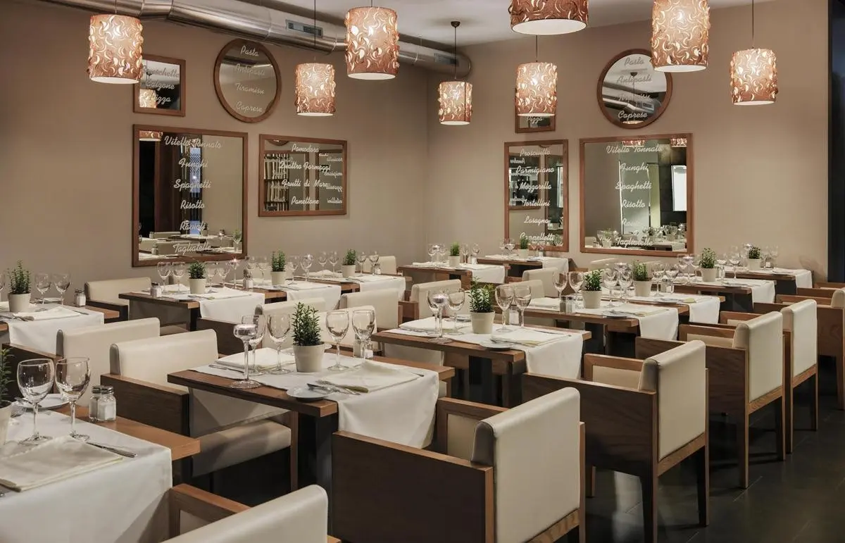 Restauracja i jedzenie w hotelu H10 Las Palmeras