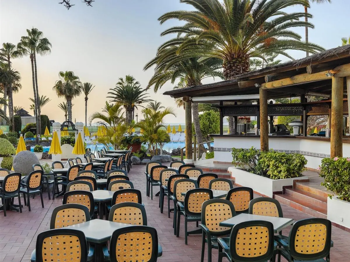 Restauracja i jedzenie w hotelu H10 Las Palmeras