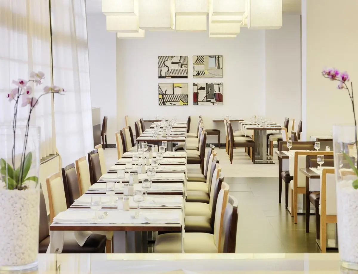 Restauracja i jedzenie w hotelu H10 Las Palmeras