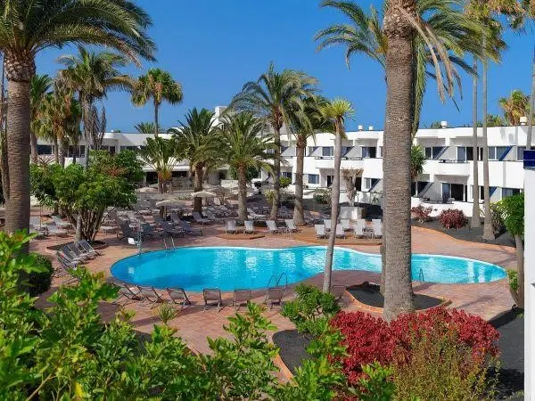 Basen w hotelu H10 Ocean Suites