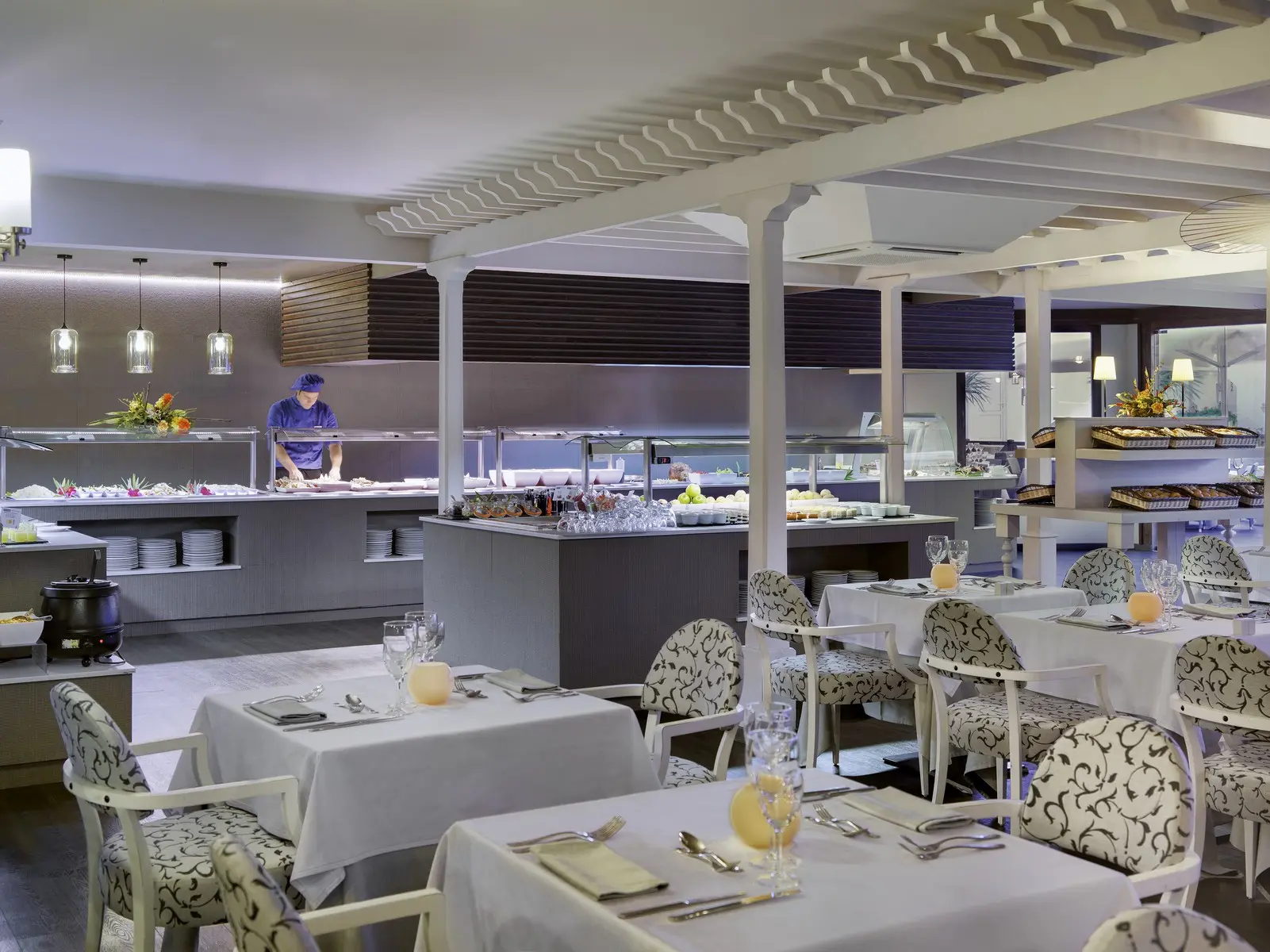 H10 White Suites — H10 WHITE SUITES