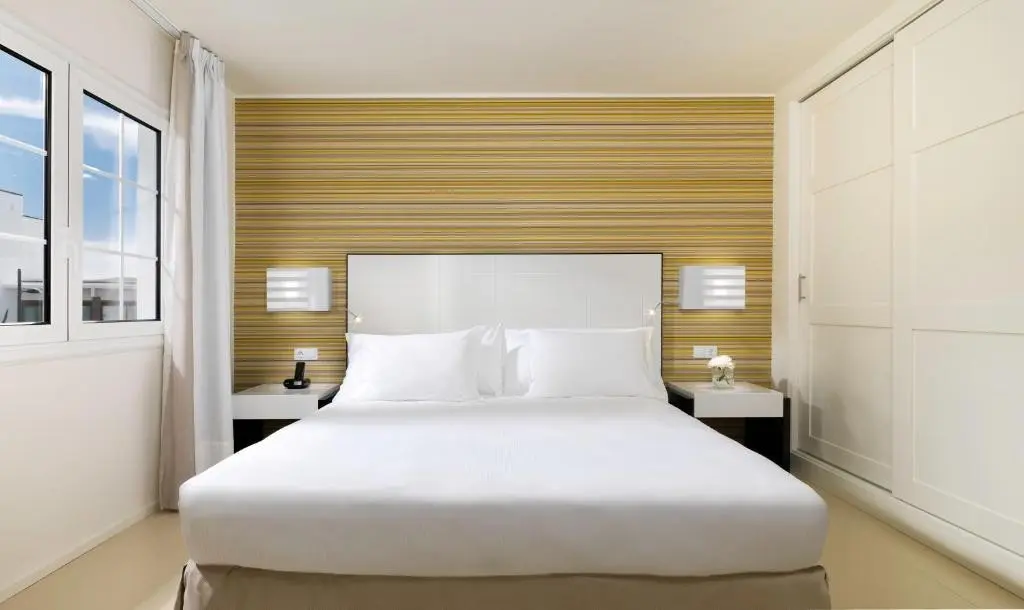 H10 White Suites — H10 WHITE SUITES