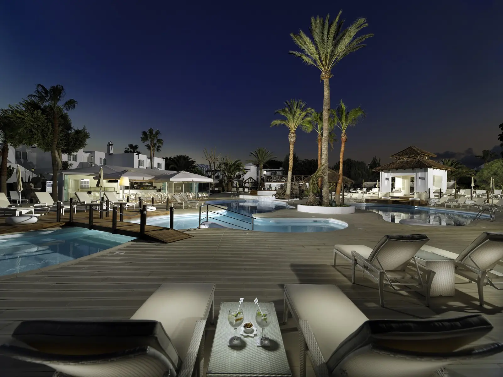 H10 White Suites — H10 WHITE SUITES