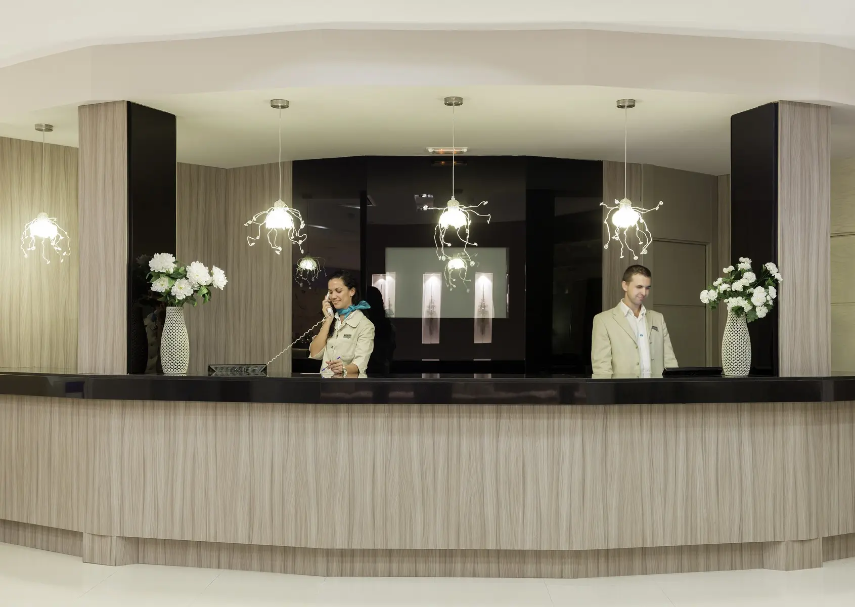 H10 White Suites — H10 WHITE SUITES