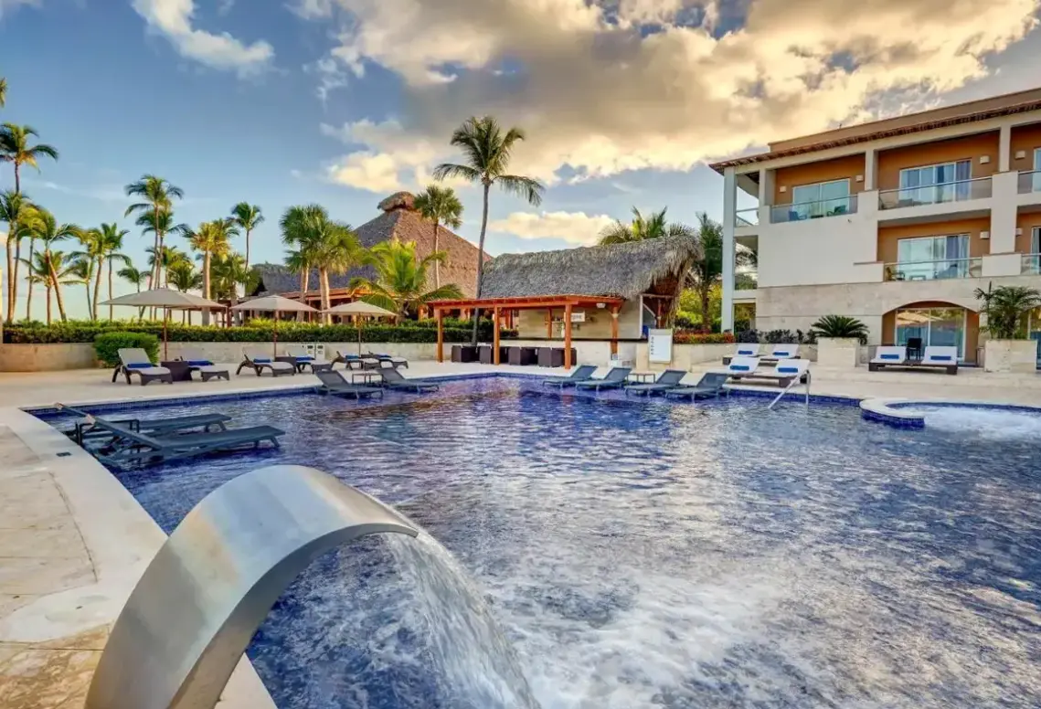 Basen w hotelu Hideaway at Royalton Punta Cana