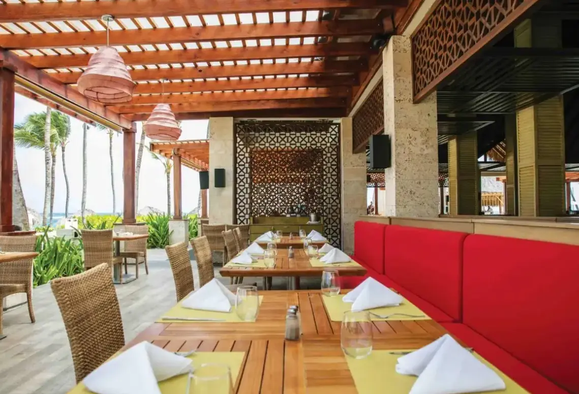 Restauracja i jedzenie w hotelu Hideaway at Royalton Punta Cana