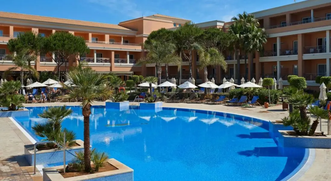 Basen w hotelu Hipotels Barrosa Garden