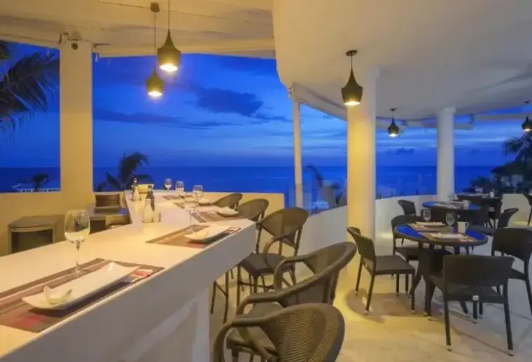 Restauracja i jedzenie w hotelu HM Alma de Bayahibe