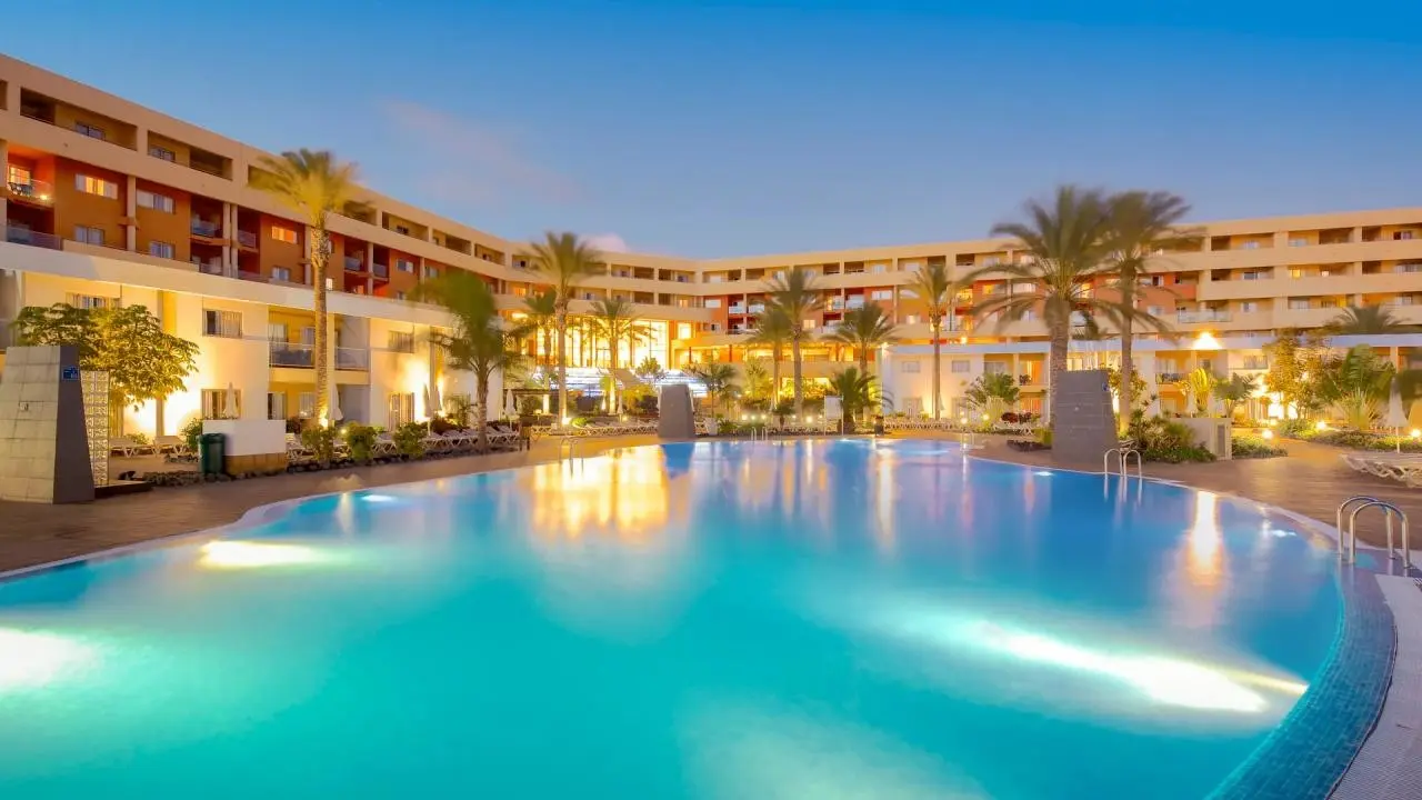 Basen w hotelu Iberostar Waves Gaviotas Park