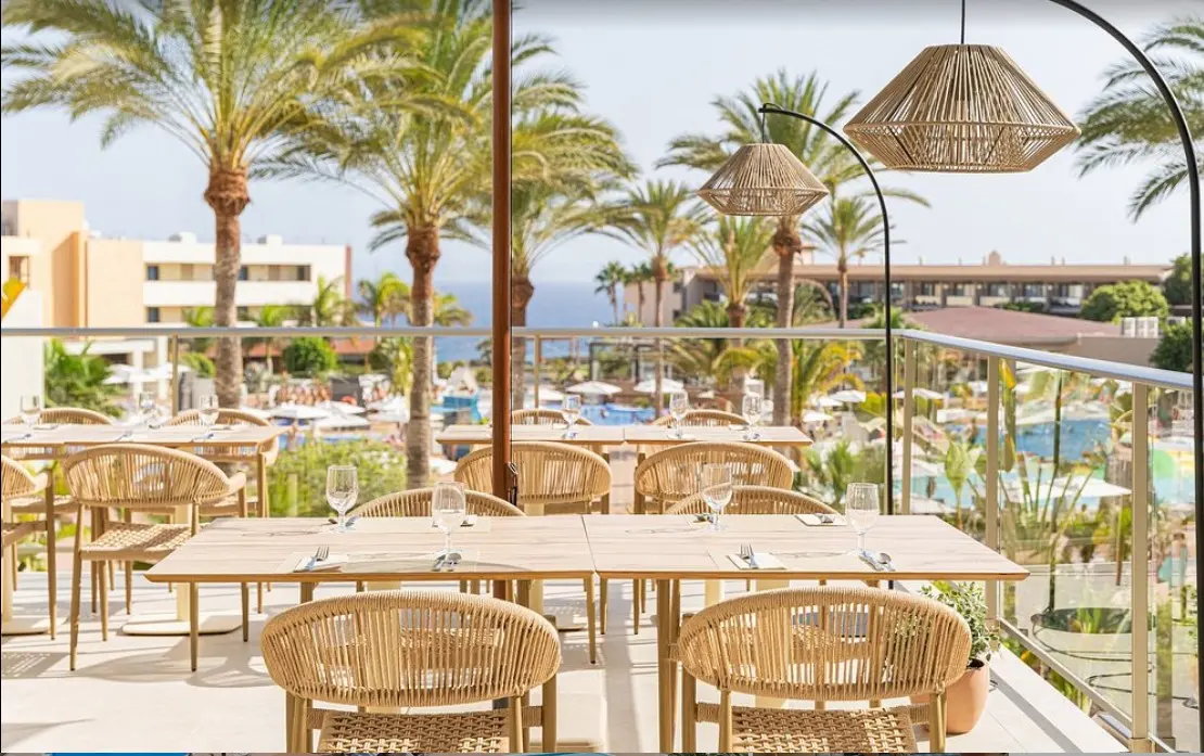Basen w hotelu Iberostar Waves Gaviotas Park