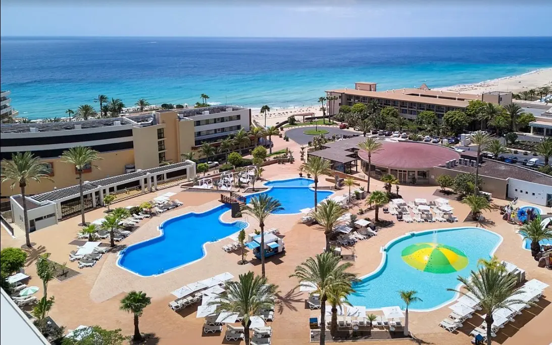 Basen w hotelu Iberostar Waves Gaviotas Park