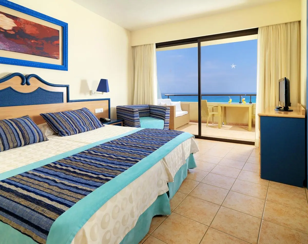 Iberostar Waves Playa Gaviotas — IBEROSTAR WAVES PLAYA GAVIOTAS