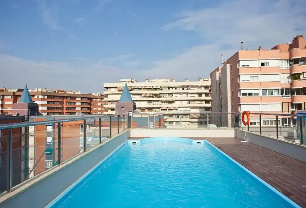 Basen w hotelu Ilunion Les Corts