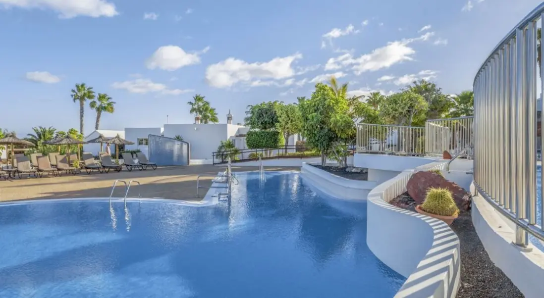 Basen w hotelu Jardines del Sol