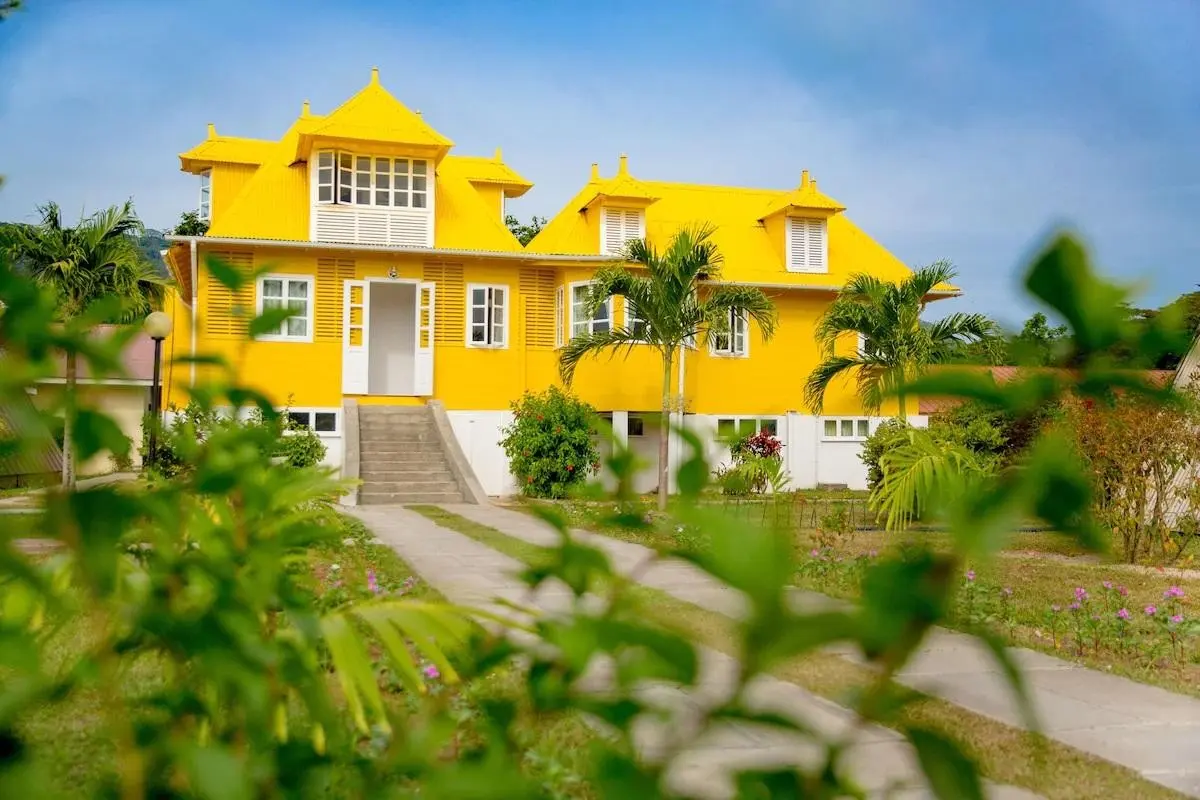 La Digue Island Lodge — LA DIGUE ISLAND LODGE