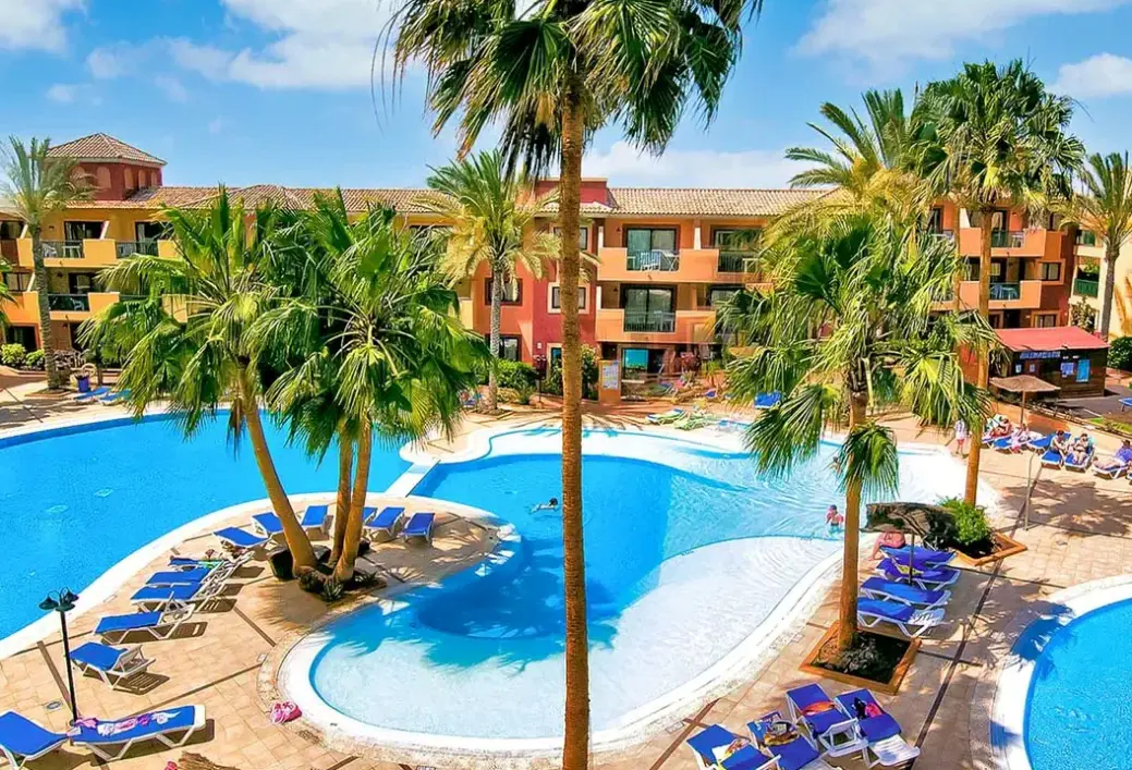 Basen w hotelu Labranda Aloe Club